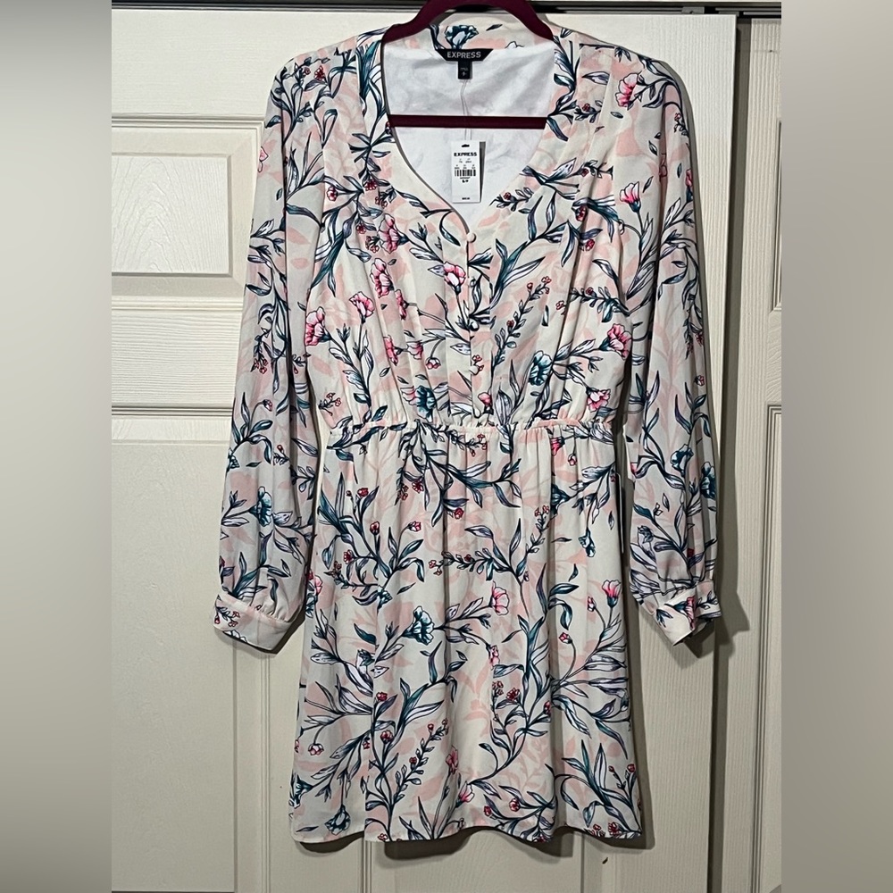 Express Long-Sleeve Pink/White Floral Print Dress.  Size-S/P.  New with Tags.